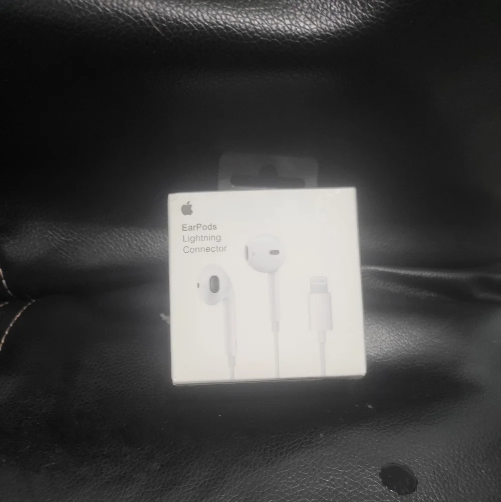 Apple EarPods with Lightning Connector - White